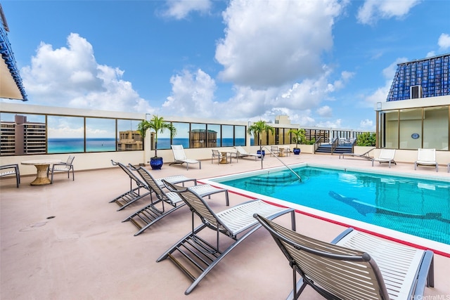 400 Hobron Ln Unit 2809, Honolulu, HI 96815 - community pool with a patio area