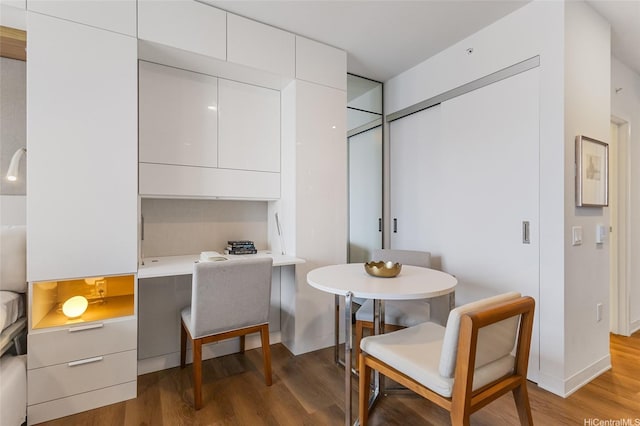 987 Queen St Unit 3209, Honolulu, HI 96814 - dining area featuring wood finished floors and an office area