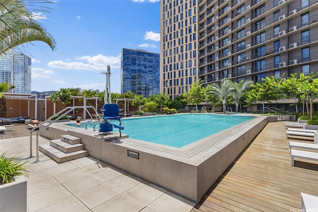 987 Queen St Unit 3209, Honolulu, HI 96814 - community pool with a patio