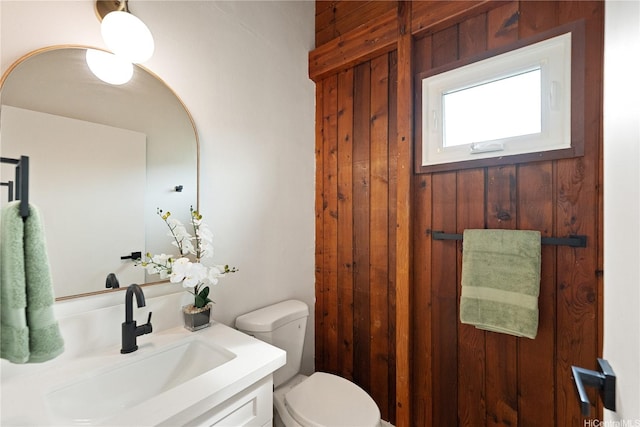 47-070 Laenani Dr Unit C, Kaneohe, HI 96744 - bathroom featuring vanity and toilet