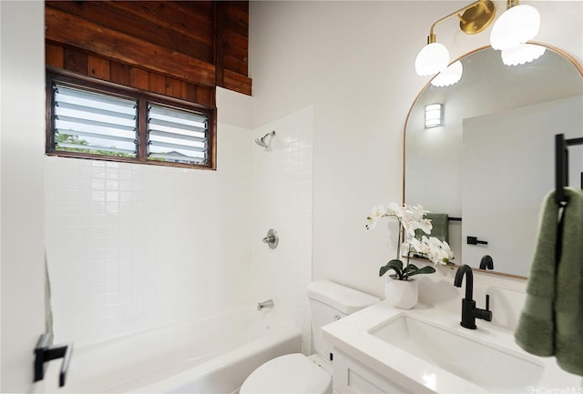 47-070 Laenani Dr Unit C, Kaneohe, HI 96744 - bathroom featuring washtub / shower combination and vanity