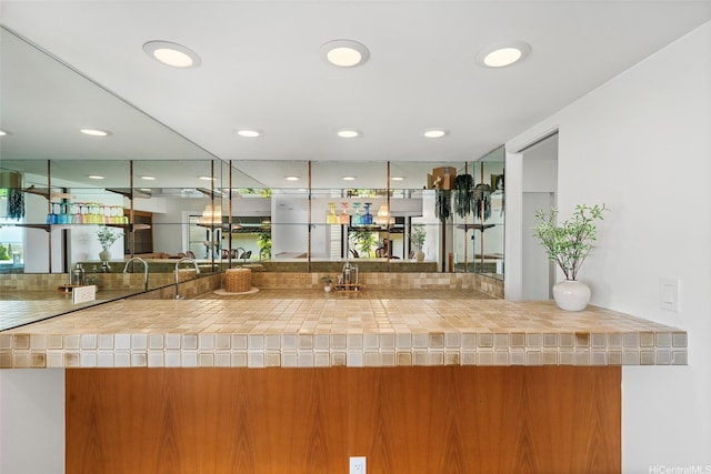 98-653 Papalealii St, Aiea, HI 96701 - bar area featuring recessed lighting