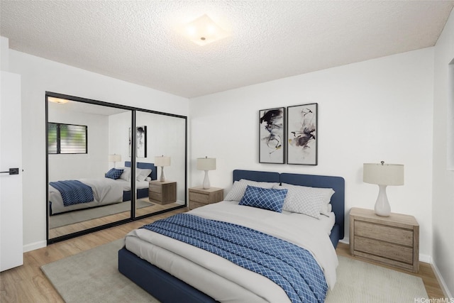 98-653 Papalealii St, Aiea, HI 96701 - bedroom featuring wood finished floors, a closet, and a textured ceiling