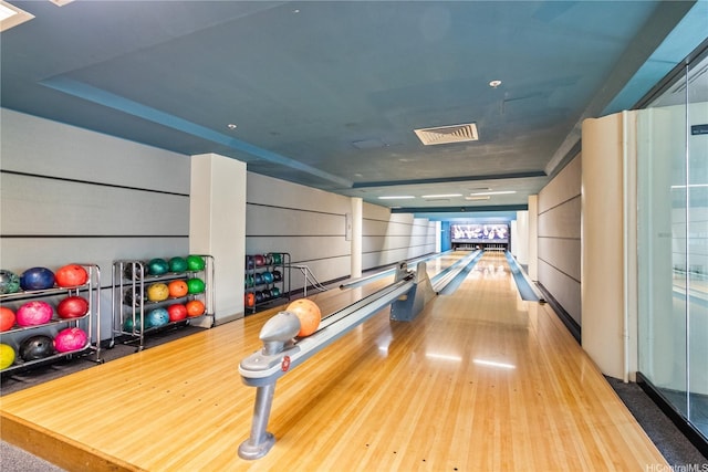 1212 Nuuanu Ave Unit 1104, Honolulu, HI 96817 - recreation room with a bowling alley and wood finished floors