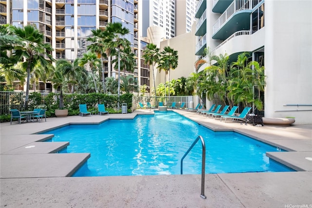 1212 Nuuanu Ave Unit 1104, Honolulu, HI 96817 - community pool with a patio area