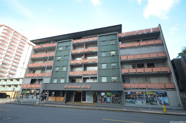 417 Nohonani St Unit 405, Honolulu, HI 96815 - view of apartment building / complex