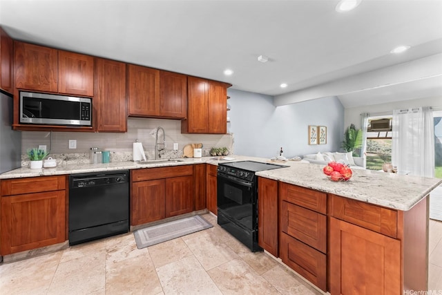 44-130-5 Mui Pl Unit 2605, Kaneohe, HI 96744 - kitchen featuring black appliances, a peninsula, open floor plan, tasteful backsplash, and recessed lighting