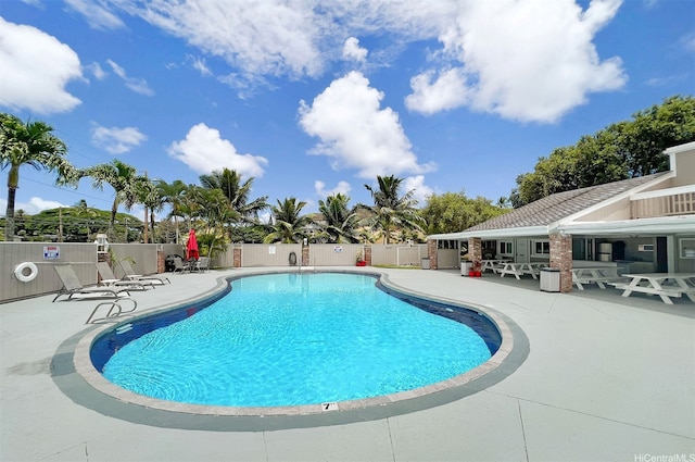 44-130-5 Mui Pl Unit 2605, Kaneohe, HI 96744 - community pool with a patio area