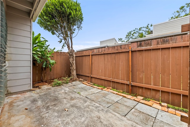 94-011 Kuahelani Ave Unit 135, Mililani, HI 96789 - fenced backyard with a patio