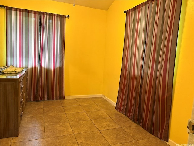 15-2737 Lalakea St, Pahoa, HI 96778 - tiled empty room featuring baseboards