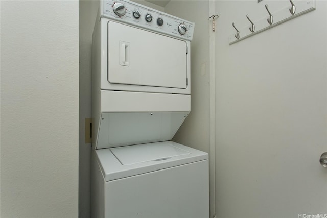 94-1475 Waipio Uka St Unit H206, Waipahu, HI 96797 - laundry area featuring stacked washer / dryer
