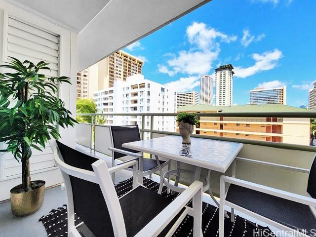 445 Kaiolu St Unit 704, Honolulu, HI 96815 - photo 1