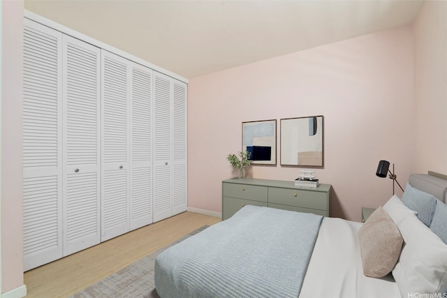 469 Ena Rd Unit 3208, Honolulu, HI 96815 - bedroom with wood finished floors and baseboards