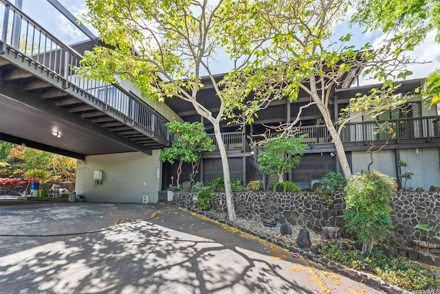 222 Kawaikui Pl, Honolulu, HI 96821 - view of property's community featuring driveway