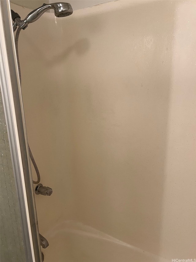 1616 Kewalo St Unit 303, Honolulu, HI 96822 - bathroom view of shower / washtub combination