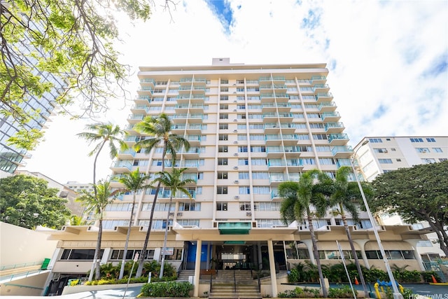 444 Kanekapolei St Unit 513, Honolulu, HI 96815 - view of apartment building / complex