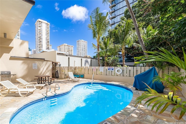 444 Kanekapolei St Unit 513, Honolulu, HI 96815 - community pool with a patio, a city view, and area for grilling