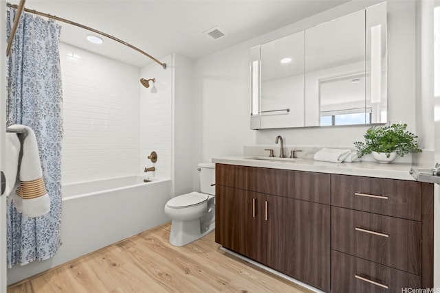 615 Keawe St Unit 3005, Honolulu, HI 96813 - full bath featuring wood finished floors, vanity, and shower / tub combo with curtain