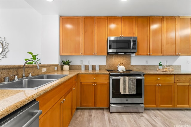 520 Lunalilo Home Rd Unit 6419, Honolulu, HI 96825 - kitchen with stainless steel appliances, light wood finished floors, brown cabinetry, and backsplash