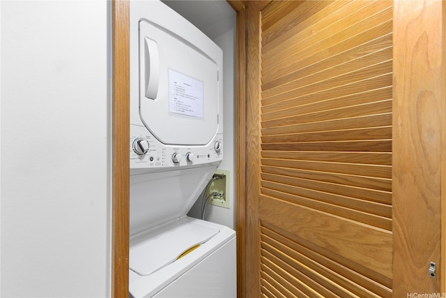 1330 Ala Moana Blvd Unit 3305, Honolulu, HI 96814 - laundry room featuring estacked washer and dryer