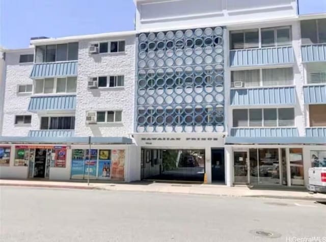 410 Nahua St Unit 204, Honolulu, HI 96815 - view of apartment building / complex