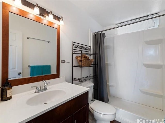95-2055 Waikalani Pl Unit B404, Mililani, HI 96789 - bathroom featuring a shower with curtain and vanity