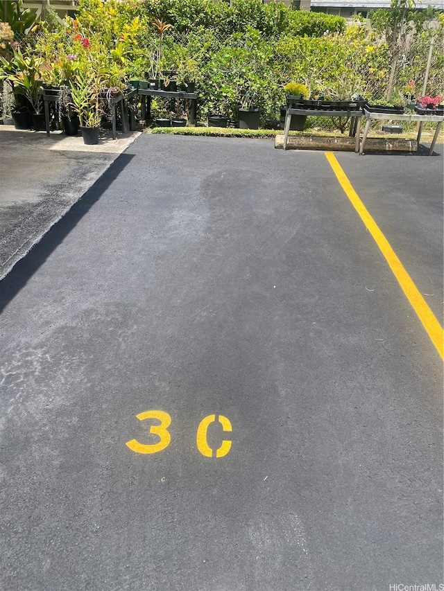 2015 Wilder Ave Unit 3C, Honolulu, HI 96822 - view of uncovered parking lot