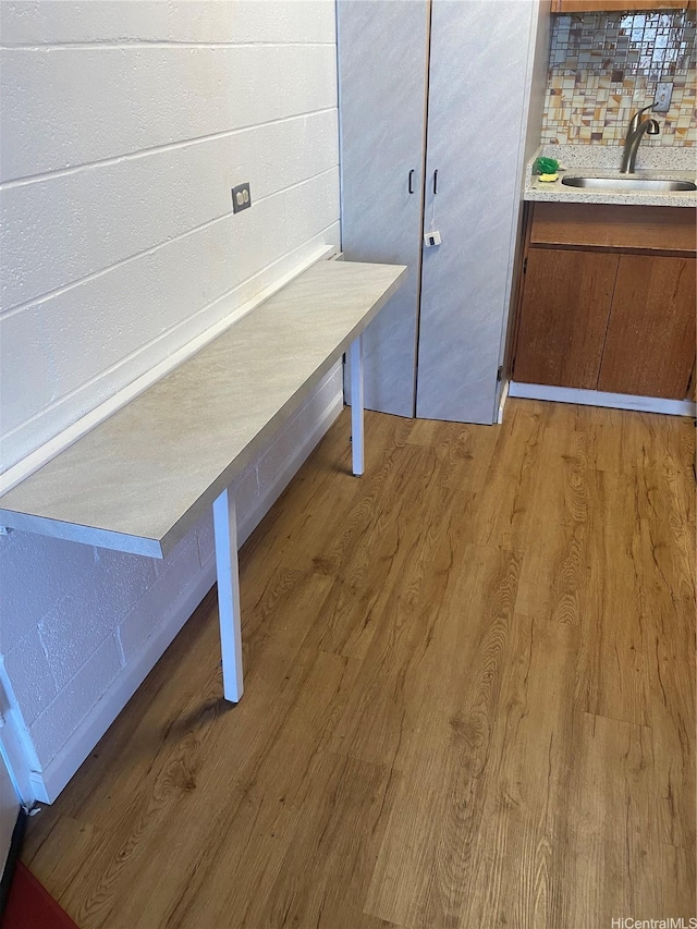 2015 Wilder Ave Unit 3C, Honolulu, HI 96822 - detailed view of wood finished floors and backsplash