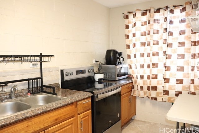 94-245 Leowahine St Unit 3009, Waipahu, HI 96797 - kitchen with appliances with stainless steel finishes and light tile patterned floors
