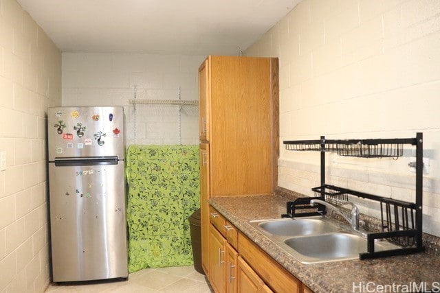 94-245 Leowahine St Unit 3009, Waipahu, HI 96797 - kitchen with freestanding refrigerator, concrete block wall, and light tile patterned floors