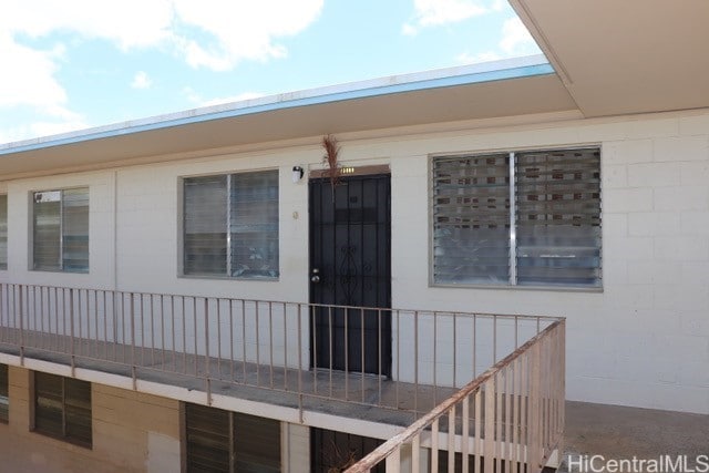 94-245 Leowahine St Unit 3009, Waipahu, HI 96797 - entrance to property featuring concrete block siding