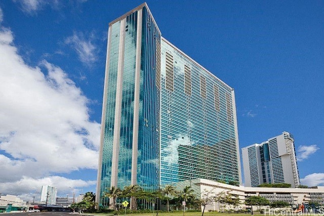 1177 Queen St Unit 4504, Honolulu, HI 96814 - photo 1
