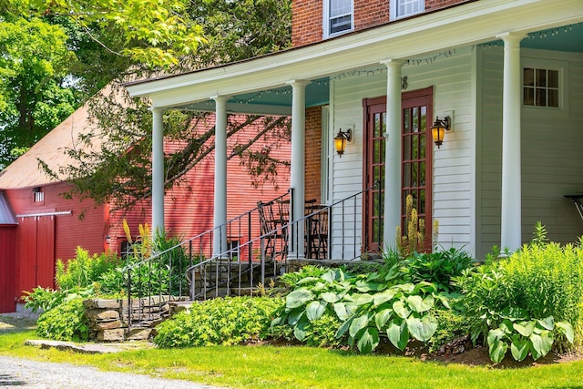 entrance to property featuring a porch