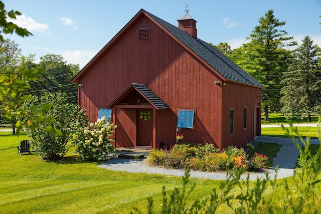 view of outdoor structure featuring a lawn