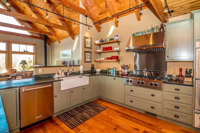 kitchen with wood ceiling, appliances with stainless steel finishes, range hood, and sink