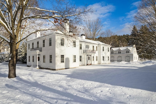 view of front of property with a balcony