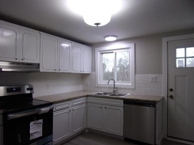 kitchen with sink, white cabinetry, a healthy amount of sunlight, and stainless steel appliances