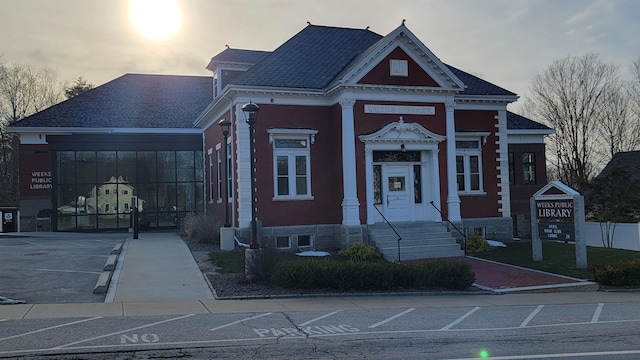 view of front facade