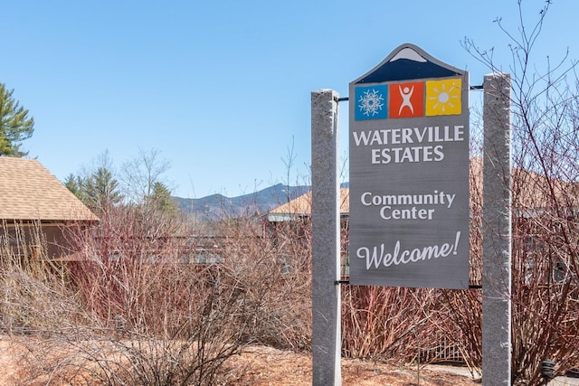 community / neighborhood sign featuring a mountain view