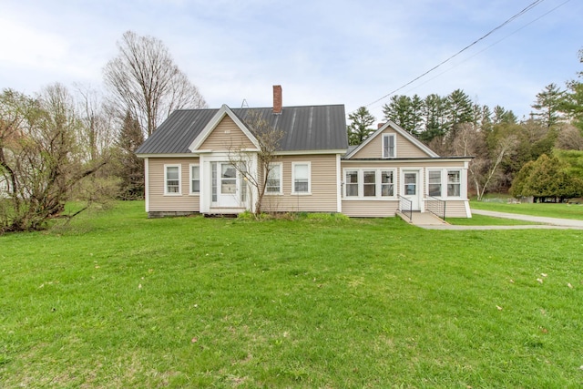 back of house featuring a yard