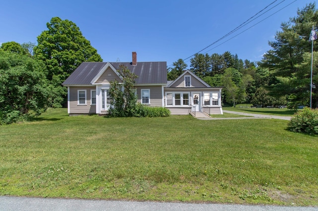 view of front of property with a front lawn