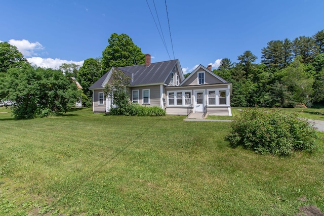 back of house featuring a lawn