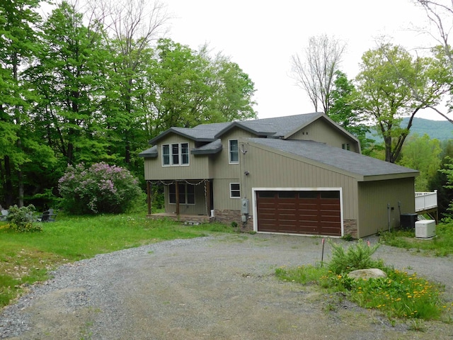 view of front facade with a garage
