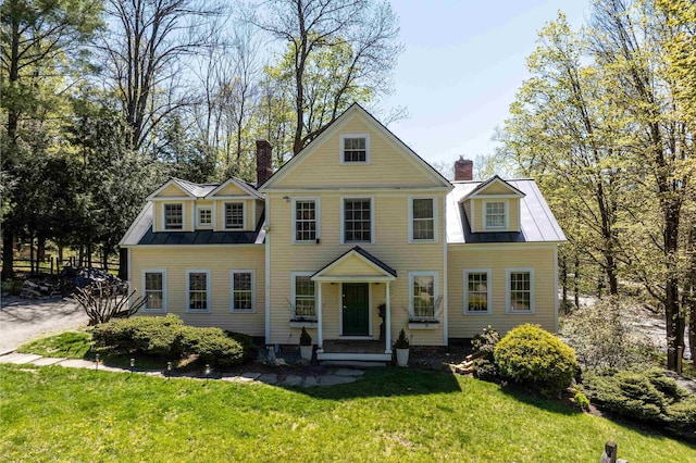 view of front of property with a front yard