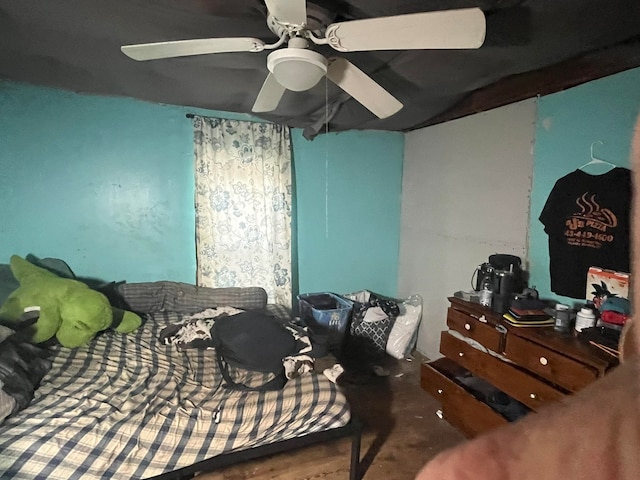 bedroom featuring ceiling fan