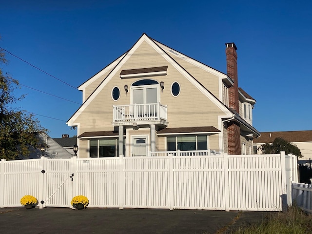 view of front facade with a balcony