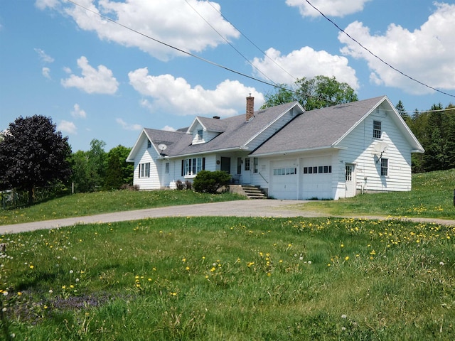 view of front of property featuring a front yard and a garage