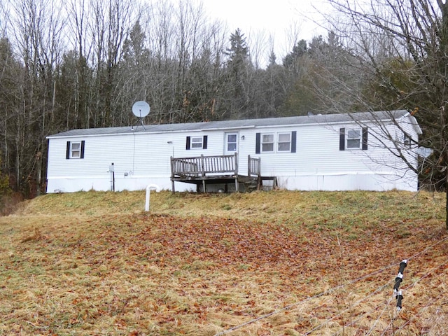 manufactured / mobile home featuring a deck