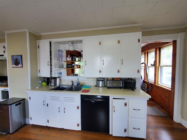 kitchen featuring crown molding, sink, dishwasher, dark hardwood / wood-style floors, and white cabinetry