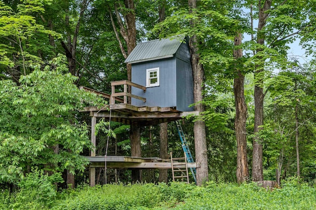 view of outdoor structure